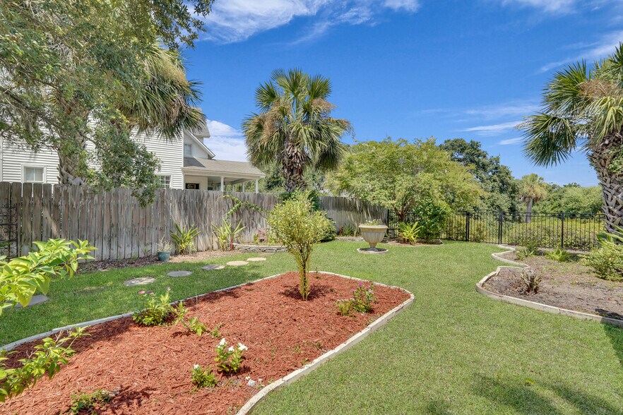 More Photos Of 21 Officers Row, Tybee Island Hospitality For Sale