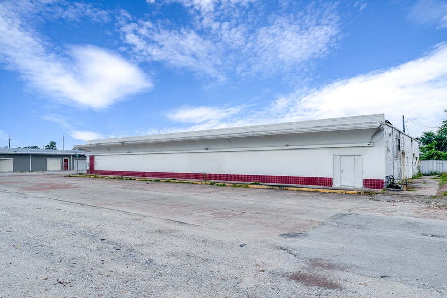 More Photos Of 2900 Luell St, Houston Distribution For Sale