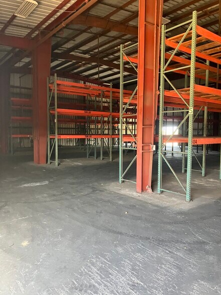 More Photos Of 300 Pakana St, Wailuku Warehouse For Lease