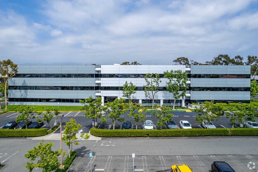 More Photos Of 15707 Rockfield Blvd, Irvine Office For Lease