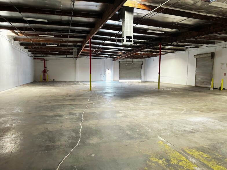 More Photos Of 11949 Borden Ave, San Fernando Warehouse For Lease