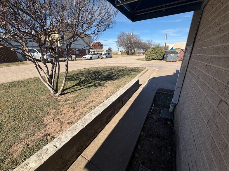 More Photos Of 505 N Interstate 35 Service Rd, Red Oak General Retail For Lease