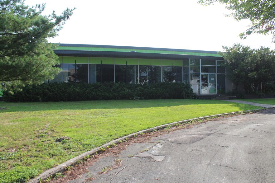 More Photos Of 71 Loftus St, Moncton Warehouse For Lease