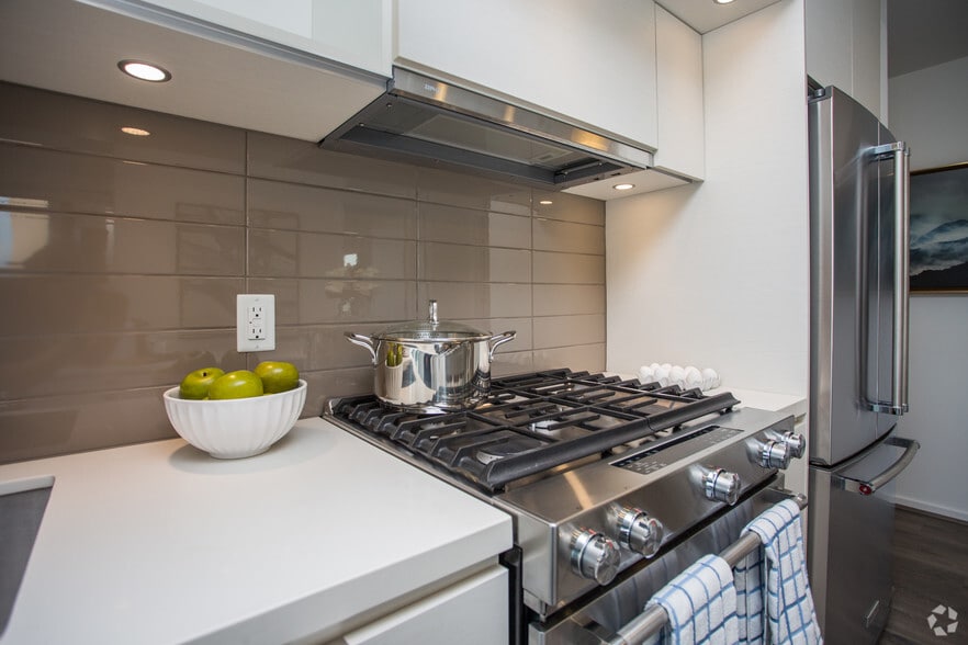 More Photos Of 1800 N Lynn St, Arlington Apartments For Lease