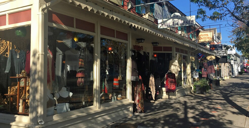 More Photos Of 606 Main St, Hyannis Restaurant For Lease