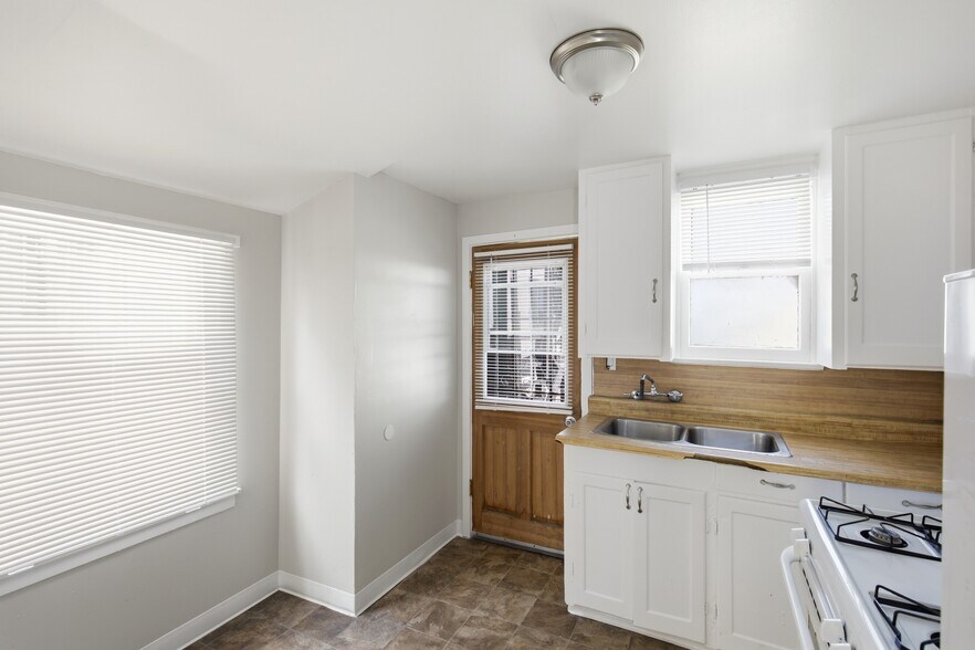 More Photos Of 2908-12 E 8th st, National City Multifamily For Sale