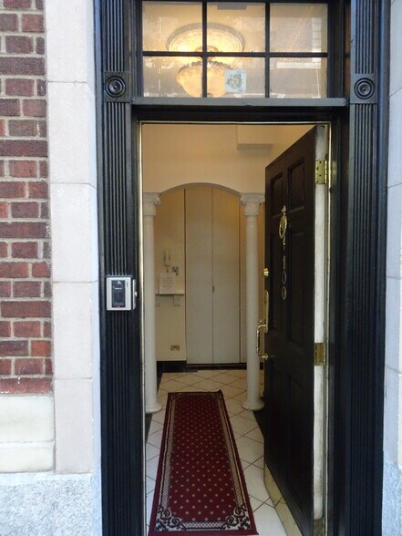 More Photos Of 935 Park Ave, New York Apartments For Lease