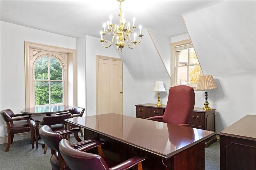 More Photos Of 152 N Main St, Doylestown Medical For Lease