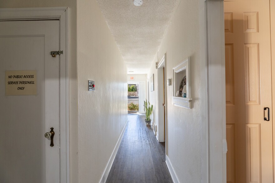 More Photos Of 157 Wade Av W, Penticton Apartments For Sale