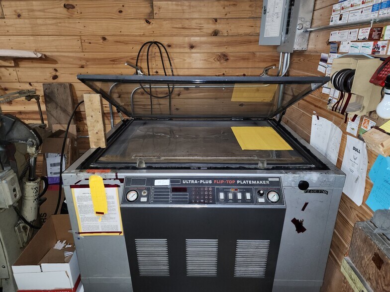 More Photos Of 2104 Main St, Emmetsburg Office Residential For Sale