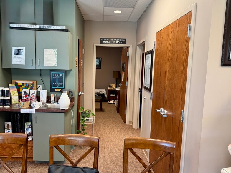 More Photos Of 1600 Commerce Park Dr, Chelsea Medical For Sale