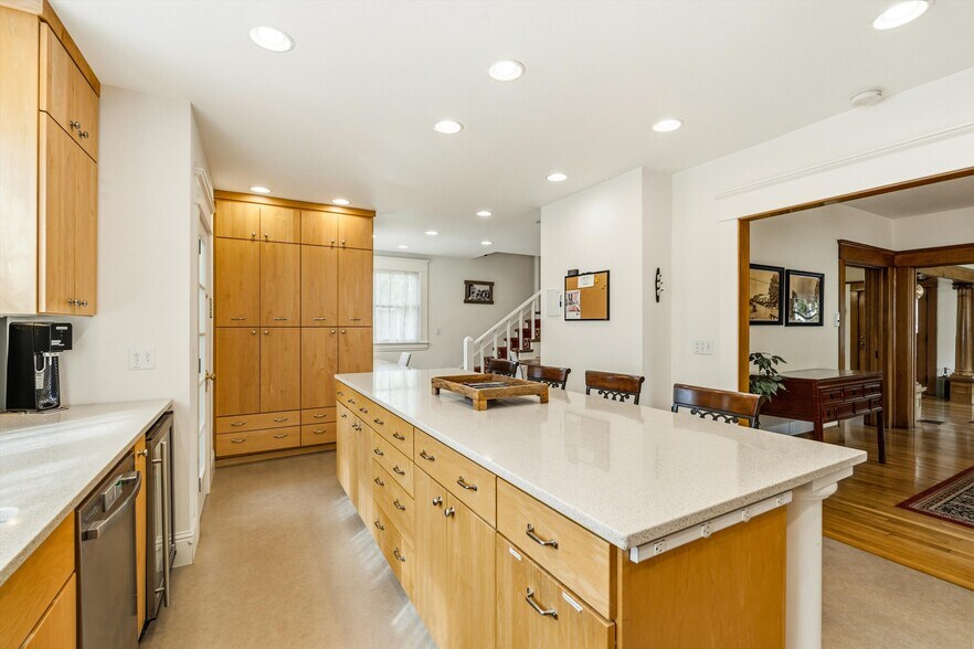 More Photos Of 340 NW 7th St, Corvallis Office Residential For Sale