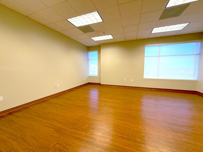 More Photos Of 1743 Park Center Dr, Orlando Medical For Lease