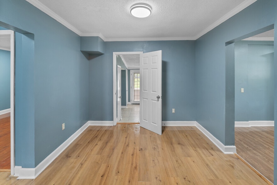 More Photos Of 2605 US Highway 80 W, Savannah Office For Sale