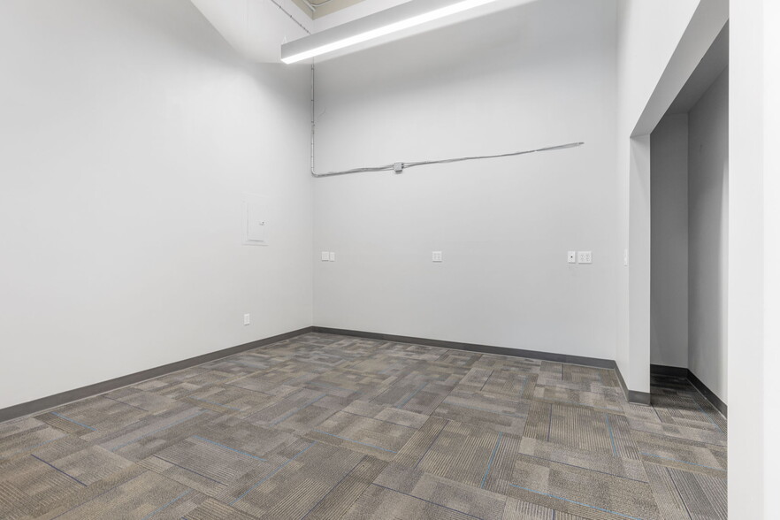 More Photos Of 590 Burbank St, Broomfield Flex For Lease
