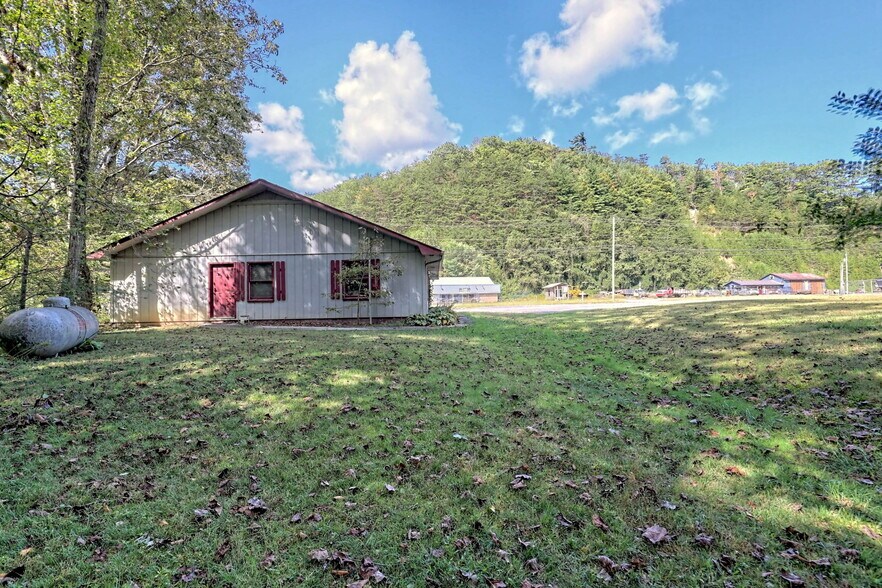 More Photos Of 1552 Highway 441 N, Clayton Office For Sale