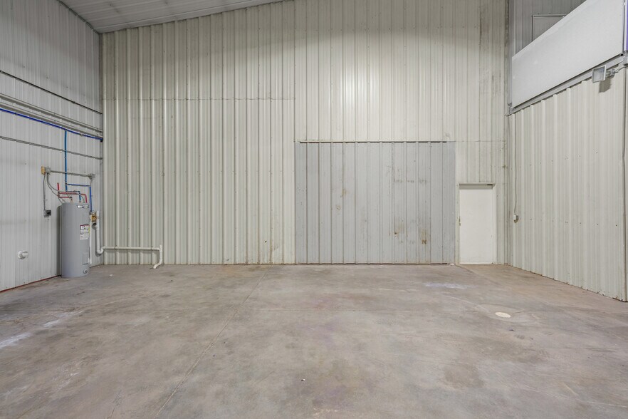 More Photos Of 8914 Green Valley Dr, Manhattan Manufacturing For Sale