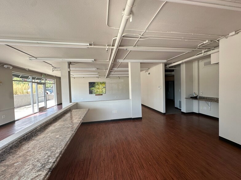 More Photos Of 801-901 Englewood Pky, Englewood Apartments For Lease