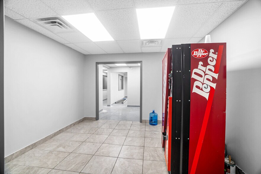 More Photos Of 8200-8358 NW 30th Ter, Doral Warehouse For Lease