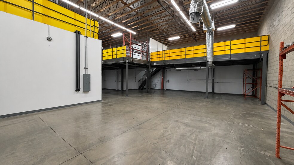 More Photos Of 15911 Arminta St, Van Nuys Manufacturing For Sale