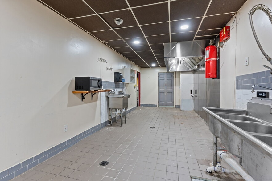 More Photos Of 318 S Broad St, Trenton Storefront For Sale