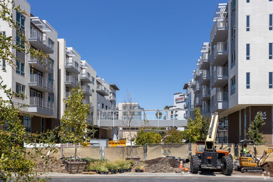 More Photos Of 585 Anton Blvd, Costa Mesa Apartments For Lease