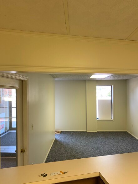 More Photos Of 817 Kilbourne St, Bellevue Medical For Lease