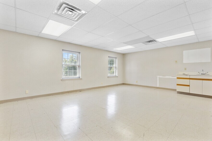 More Photos Of 50 S Franklin Tpke, Ramsey Medical For Lease