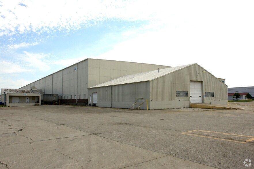 More Photos Of 541 Industry Rd, Louisville Manufacturing For Lease