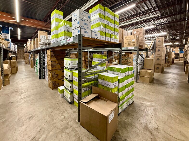 More Photos Of 2800 Penn Ave, Pittsburgh Showroom For Lease