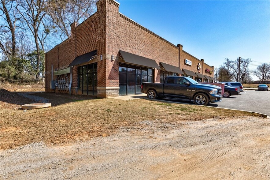 More Photos Of 438 Cabiness Road, Forsyth Storefront Retail Office For Sale