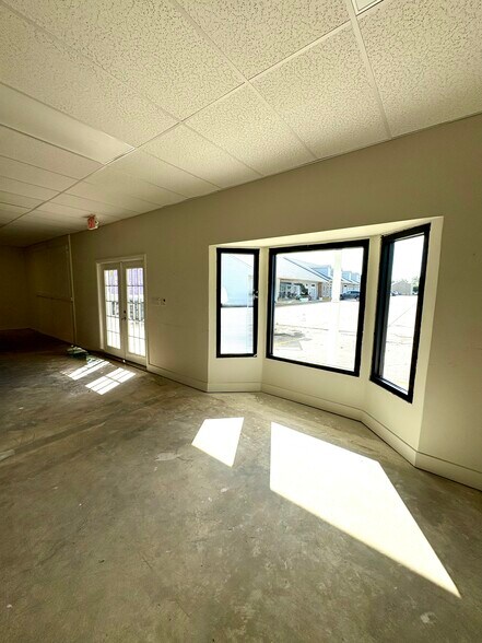 More Photos Of 331-335 Reese St, Bay Saint Louis Office For Sale