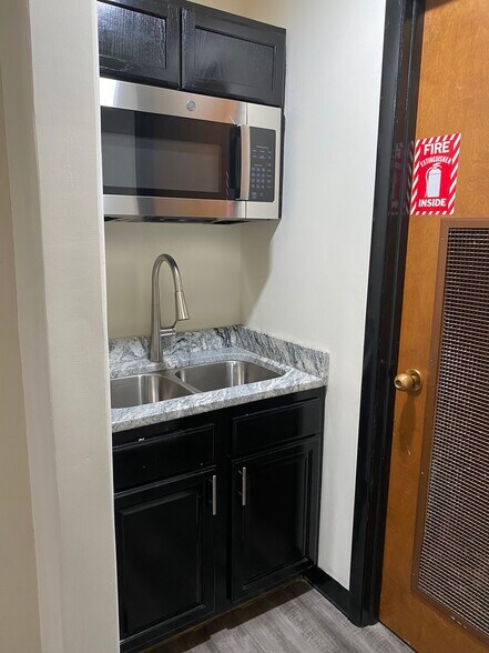 More Photos Of 20 E Church St, Martinsville Office For Lease