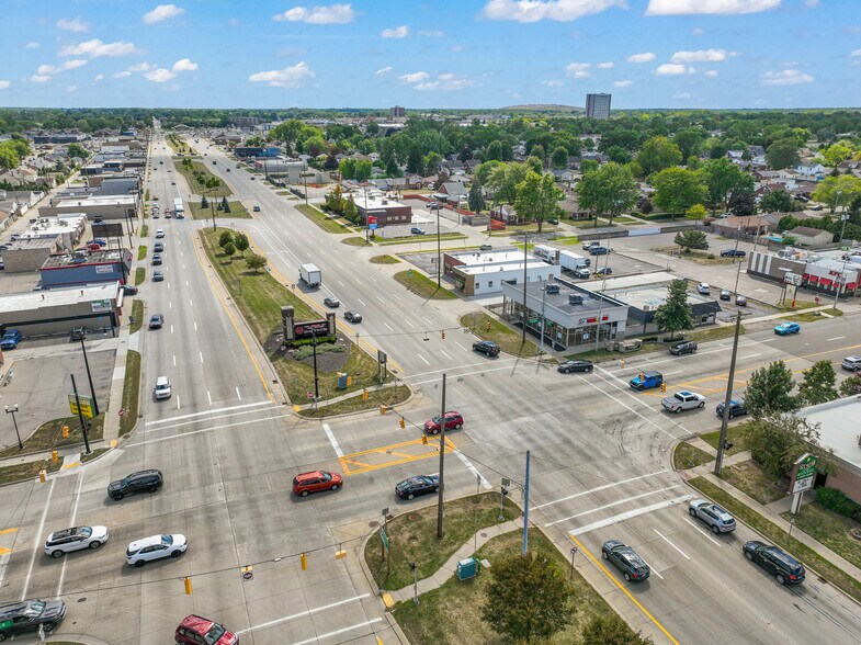 More Photos Of 15010 Fort St, Southgate Freestanding For Lease