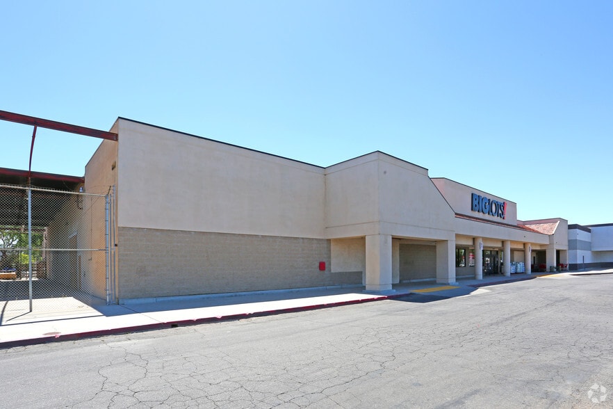 Primary Photo Of 4751 White Ln, Bakersfield Freestanding For Lease