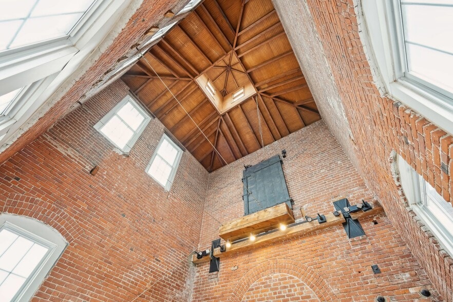 More Photos Of 175 N Main St, Wharton Loft Creative Space For Sale