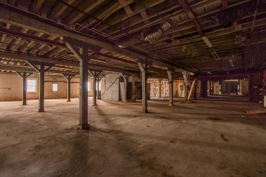 More Photos Of 115 W Clark St, Quincy Warehouse For Sale