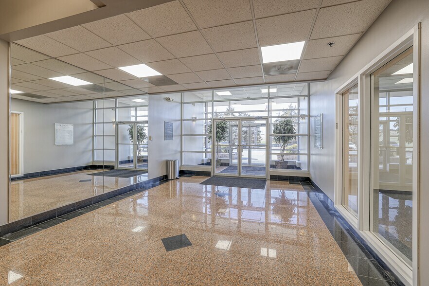 More Photos Of 10502 NW Ambassador Dr, Kansas City Office For Lease