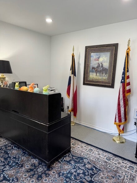 Primary Photo Of 18723 Mirror Lake Dr, Spring Coworking Space