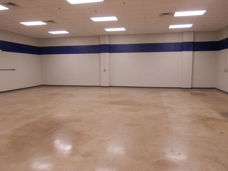 More Photos Of 7710-7722 Tyler Blvd, Mentor Warehouse For Lease