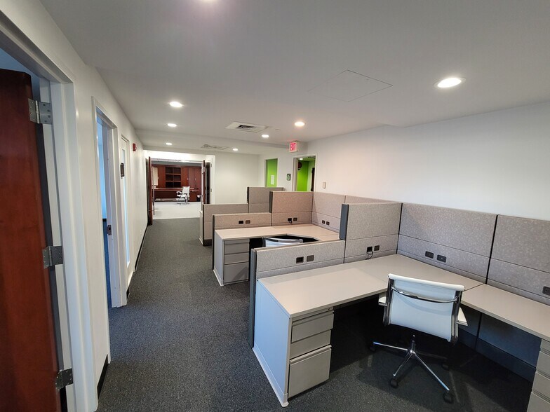 More Photos Of 135 Pinelawn Rd, Melville Office For Lease