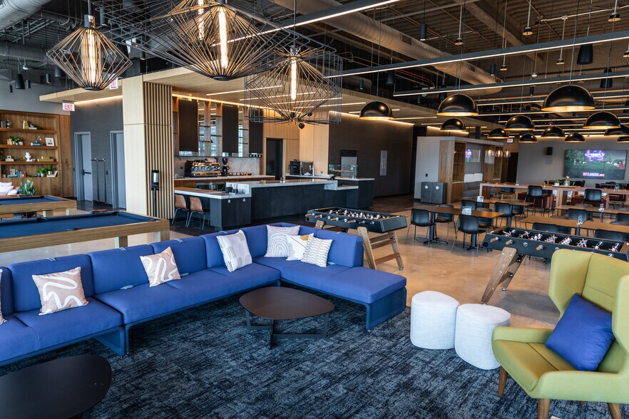 More Photos Of 333 N Green St, Chicago Office For Lease