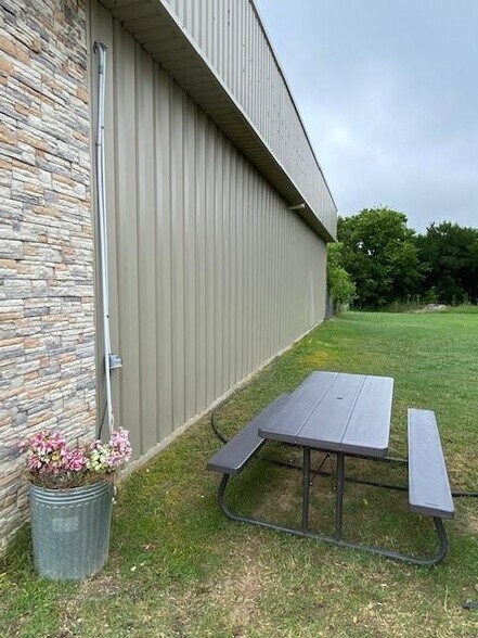 More Photos Of 1309 E Milam St, Mexia General Retail For Sale