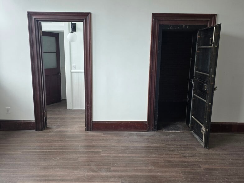 More Photos Of 429 Main St, Rockland Office For Sale