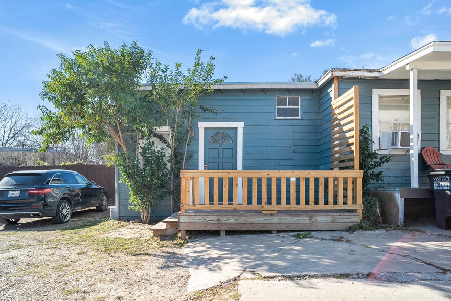 More Photos Of 1110 W Ashby Pl, San Antonio Apartments For Sale