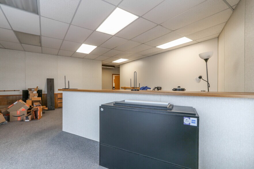 More Photos Of 1301-1305 S Central Ave, Marshfield Convenience Store For Sale