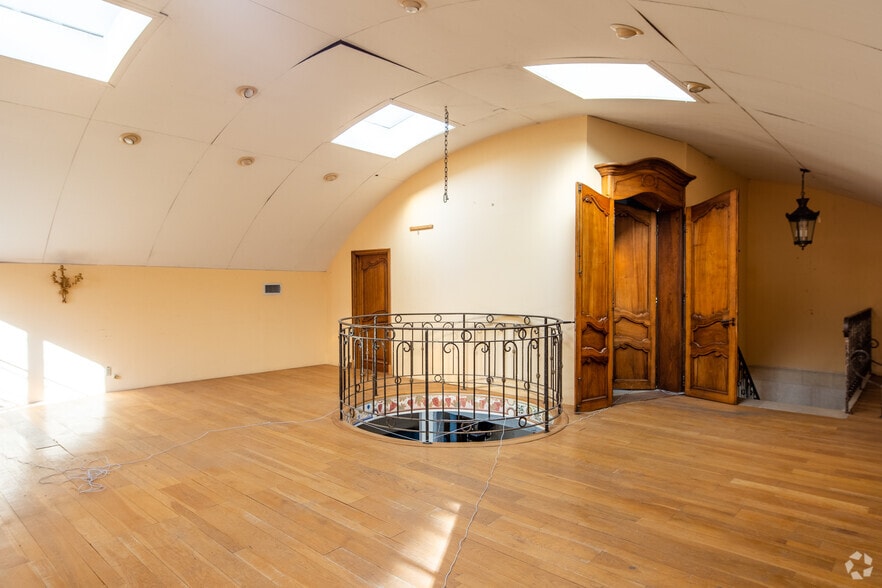 More Photos Of 1832 S Sepulveda Blvd, Los Angeles Storefront Retail Residential For Sale