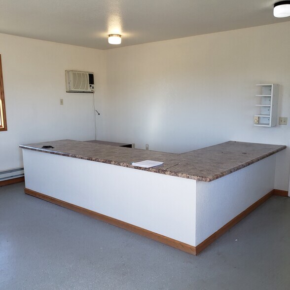 More Photos Of 1906 Industrial Park Rd, Rock Falls Industrial For Lease