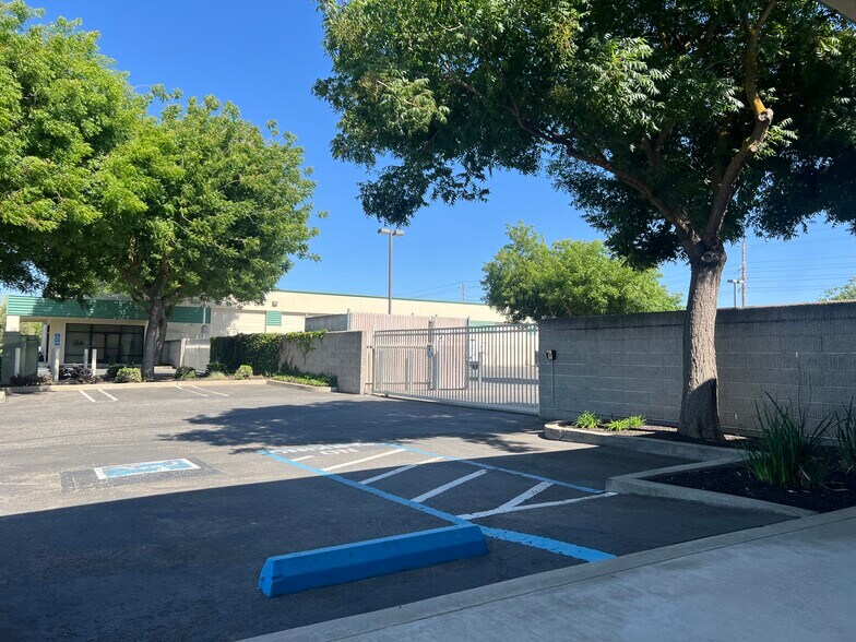 More Photos Of 4120 Bangs Ave, Modesto Warehouse For Lease