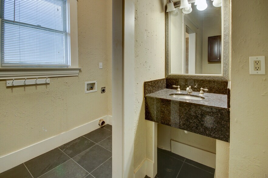 More Photos Of 239 Westheimer Rd, Houston Office Residential For Sale